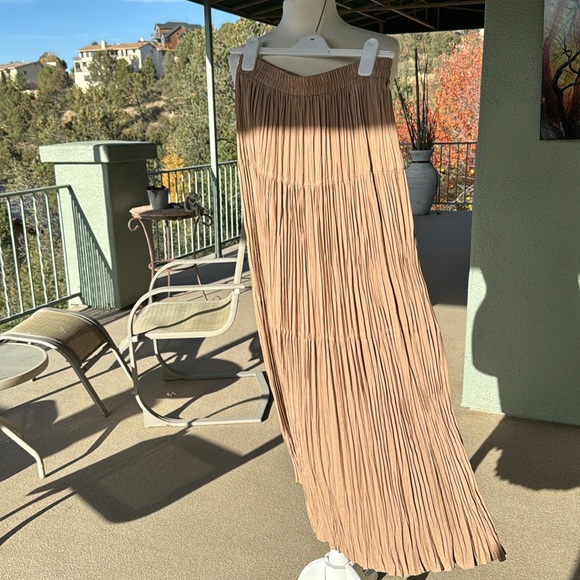 New Frontier Clothing Pull-On Skirt - Picture 2 of 11